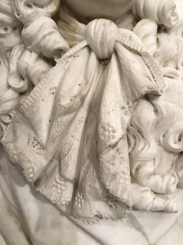 Sculpture Sculpture en Marbre - Grand buste en marbre représentant le marquis de Louvois, Paris XVIIe siècle