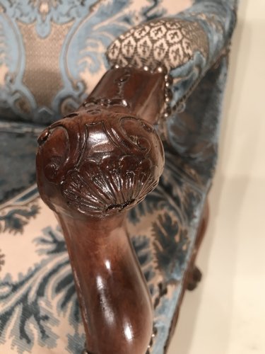 Sièges Fauteuil & Bergère - Paire de larges fauteuils «de cheminée» en noyer massif, Provence vers 1720