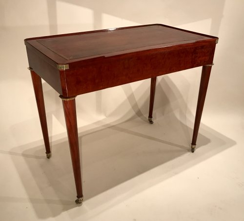 Petite table Tric-Trac en acajou ronceux, attribuée à Jacob-Desmalter à Paris vers 1810 - Mobilier Style Empire
