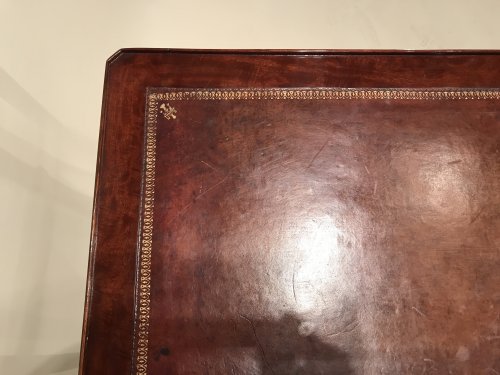 Empire - Petite table Tric-Trac en acajou ronceux, attribuée à Jacob-Desmalter à Paris vers 1810