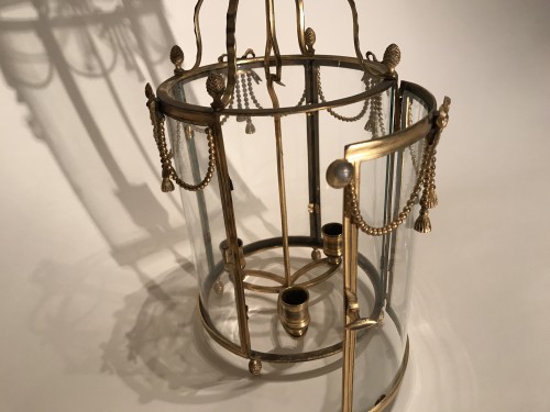 Petite lanterne d’alcôve en bronze doré, Paris époque Louis XVI vers 1775 - Luminaires Style Louis XVI