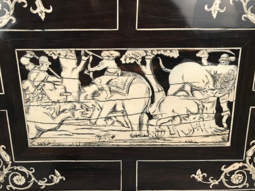 Cabinet de voyage en ébène et ivoire gravé, Augsbourg vers 1600 - Mobilier Style Louis XIII