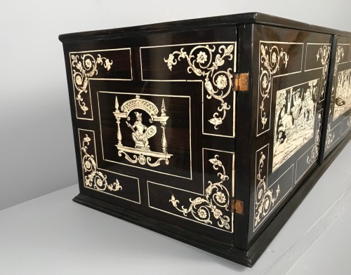 XVIIe siècle - Cabinet de voyage en ébène et ivoire gravé, Augsbourg vers 1600
