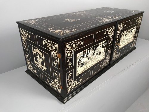 Cabinet de voyage en ébène et ivoire gravé, Augsbourg vers 1600 - Louis XIII
