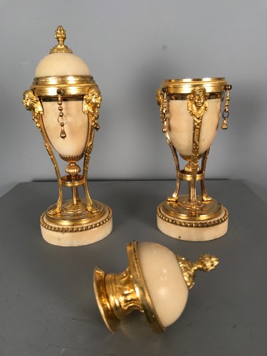 Paire de flambeaux en cassolettes tripodes, Paris époque Louis XVI - Franck Baptiste Provence