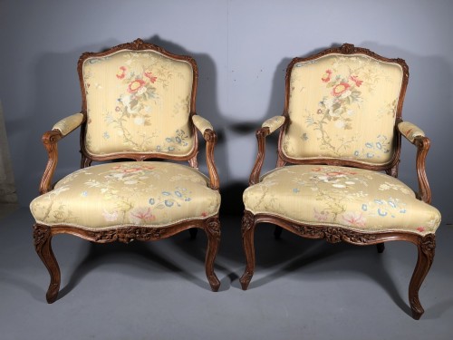 Paire de fauteuils à la reine par Mathieu Bauve, Paris époque Louis XV - Sièges Style Louis XV
