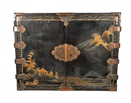 Cabinet de voyage en laque du Japon vers 1680