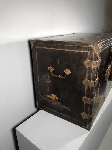 Cabinet de voyage en laque du Japon vers 1680 - Mobilier Style Louis XIV