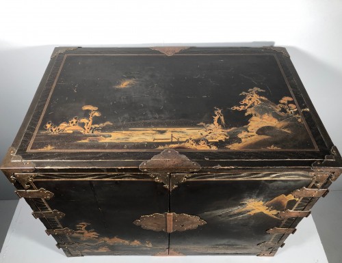 Mobilier Cabinet & Coffre - Cabinet de voyage en laque du Japon vers 1680