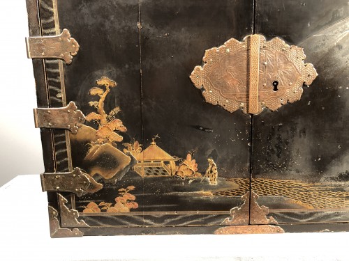 XVIIe siècle - Cabinet de voyage en laque du Japon vers 1680