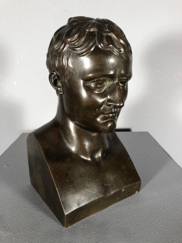 XIXe siècle - Petit buste de Napoléon en bronze d'aprés Chaudet