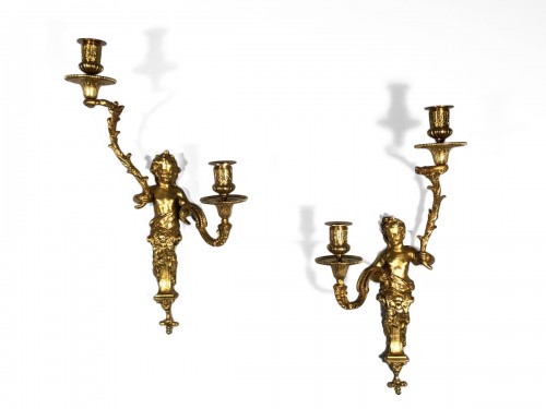 Paire d’appliques en bronze doré aux bustes d’enfants