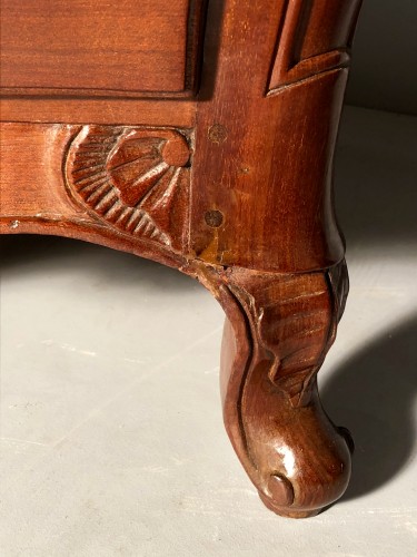 Louis XV - Solid mahogany &quot;de port&quot; commode, Aunis-Saintonge circa 1760