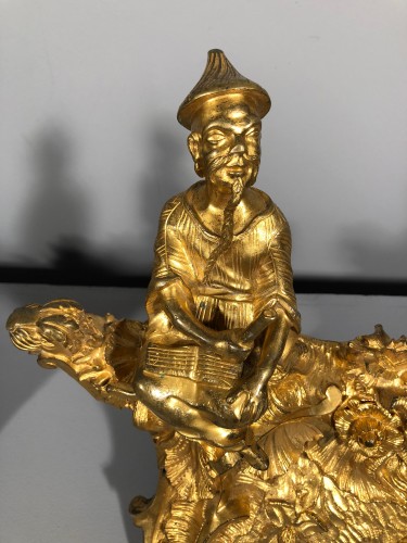 Antiquités - Paire de chenets en bronze aux chinois musiciens vers 1850
