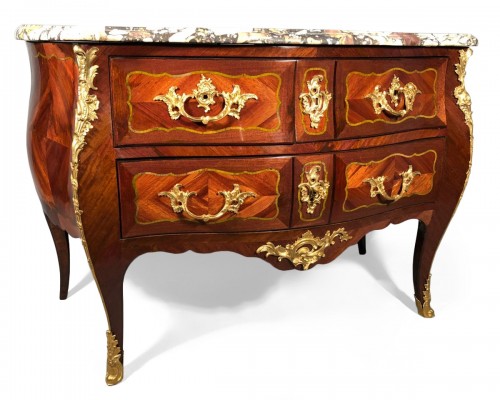 Commode galbée estampillée Saunier, Paris époque Louis XV
