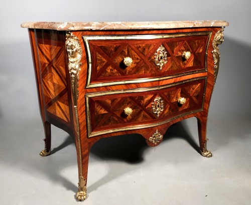 Commode sauteuse estampillée E.DOIRAT, époque Régence - Mobilier Style Régence
