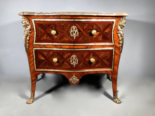 Mobilier Commode - Commode sauteuse estampillée E.DOIRAT, époque Régence