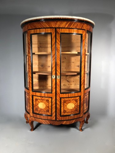 French showcase demi-lune in marquetry, Jean François Hache circa 1775 - Furniture Style Transition
