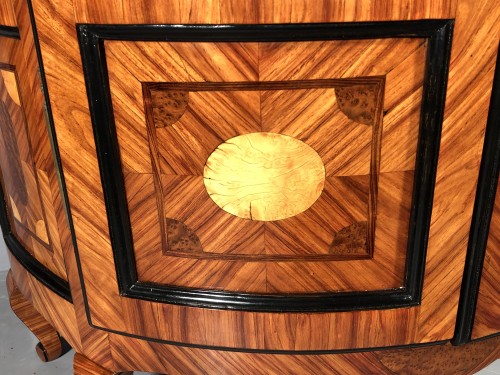 French showcase demi-lune in marquetry, Jean François Hache circa 1775 - Transition
