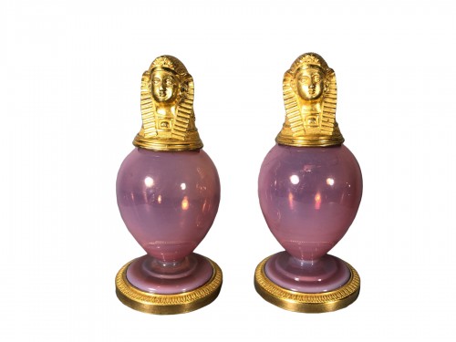 Paire de flacon en opaline gorge de pigeon vers 1830