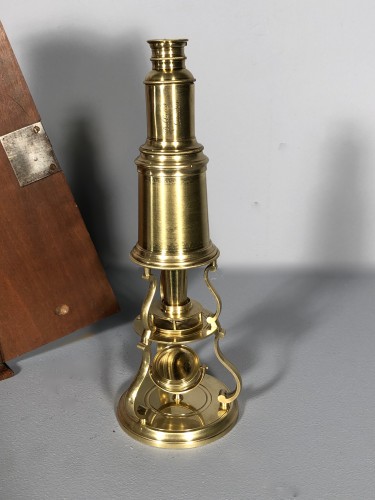 Microscope en bronze doré, Dollond à Londres vers 1770 - Collections Style Louis XVI