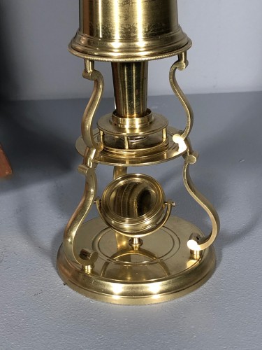 Microscope en bronze doré, Dollond à Londres vers 1770 - Franck Baptiste Provence