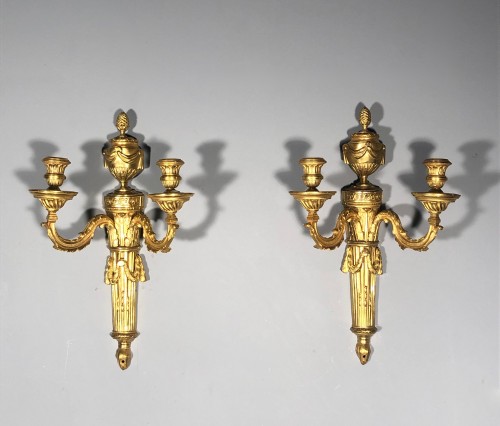 Paire d’appliques à la grecque, d’après J.L Prieur vers 1770 - Luminaires Style Louis XV