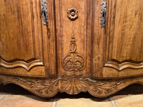 Buffet de chasse galbé en noyer, Provence époque Louis XV - Franck Baptiste Provence