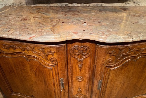 Buffet de chasse galbé en noyer, Provence époque Louis XV - Louis XV