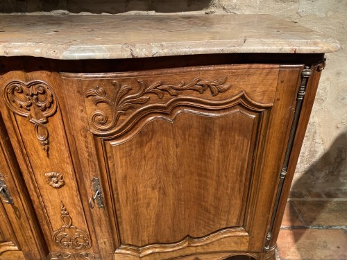 Louis XV - Buffet de chasse galbé en noyer, Provence époque Louis XV