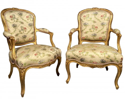 Paire de fauteuils en bois doré P.Bara, Paris époque Louis XV