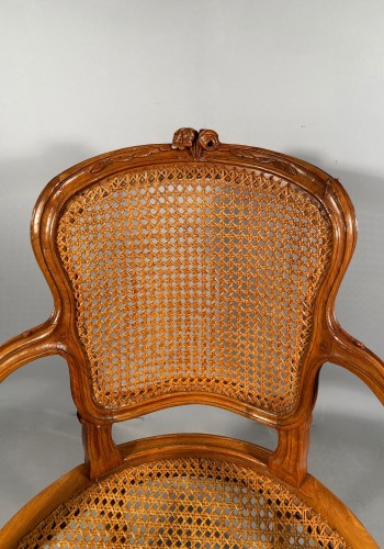 XVIIIe siècle - Paire de fauteuils cabriolets attribuée à F.GENY, Lyon vers 1765