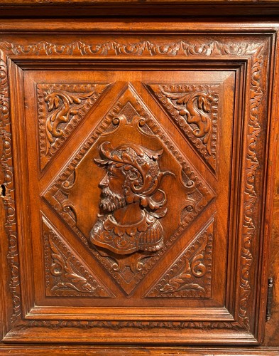 Solid renaissance buffet in walnut, Burgundy circa 1600 - Furniture Style Renaissance