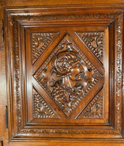 Furniture  - Solid renaissance buffet in walnut, Burgundy circa 1600