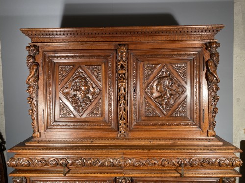 Buffet deux corps à retrait en noyer, Bourgogne vers 1600 - Renaissance