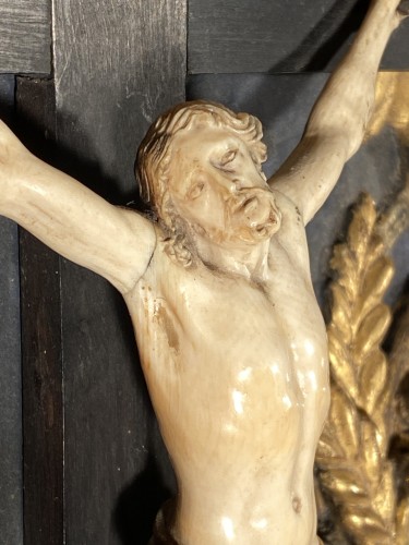 Crucifix en bois doré et ivoire, Provence époque Louis XV vers 1760 - Franck Baptiste Provence