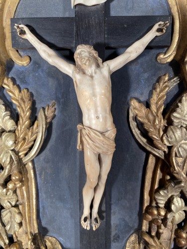 XVIIIe siècle - Crucifix en bois doré et ivoire, Provence époque Louis XV vers 1760