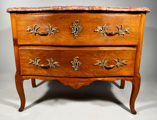 Commode en noyer par Jean François Hache à Grenoble, époque Louis XV - Louis XV