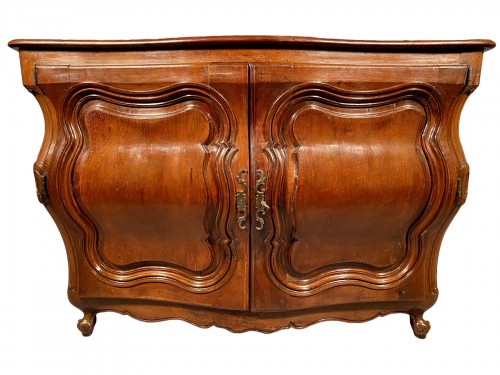 French carved commode in walnut, bordeaux circa 1750