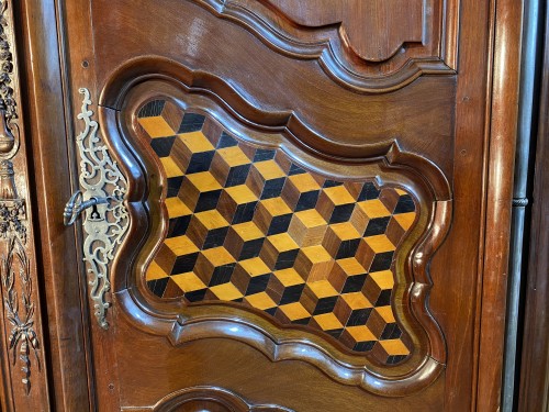 Mobilier Armoire - Monumentale armoire de présentation en acajou, Bordeaux vers 1760