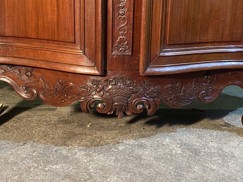 Louis XV - Monumentale armoire de présentation en acajou, Bordeaux vers 1760