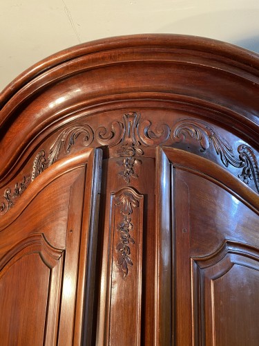 Antiquités - Monumentale armoire de présentation en acajou, Bordeaux vers 1760