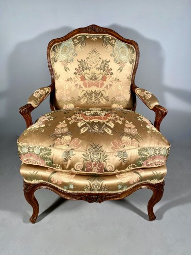 18th century - Series of four walnut armchairs by Pierre Nogaret circa 1770