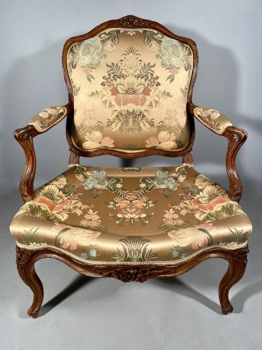 Louis XV - Series of four walnut armchairs by Pierre Nogaret circa 1770