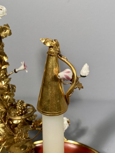 Antiquités - Bronze, lacquer and porcelain screen candlestick, Paris circa 1750