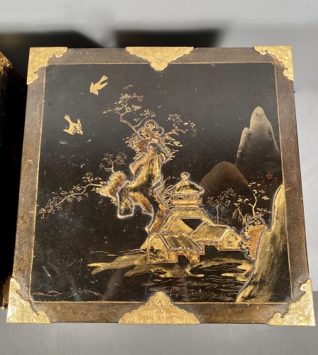 Antiquités - Pair of Japanese lacquer travel cabinets circa 1680