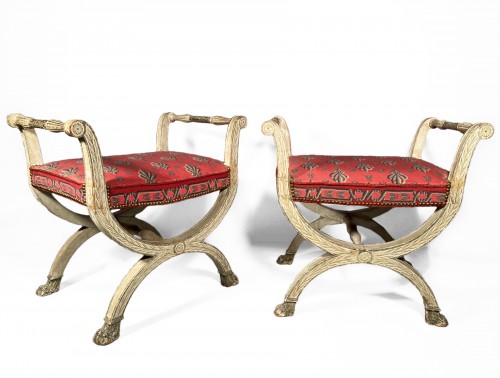 Paire de tabourets curules en bois laqué, 19e siècle