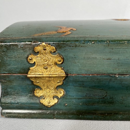 Toilet box in blue Martin varnish with Japanese decor circa 1730. - 