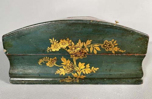 Antiquités - Toilet box in blue Martin varnish with Japanese decor circa 1730.