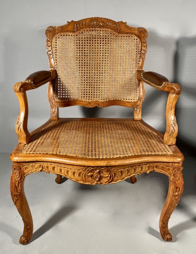 Paire de fauteuils cannés par René Cresson, Paris vers 1740 - Franck Baptiste Provence